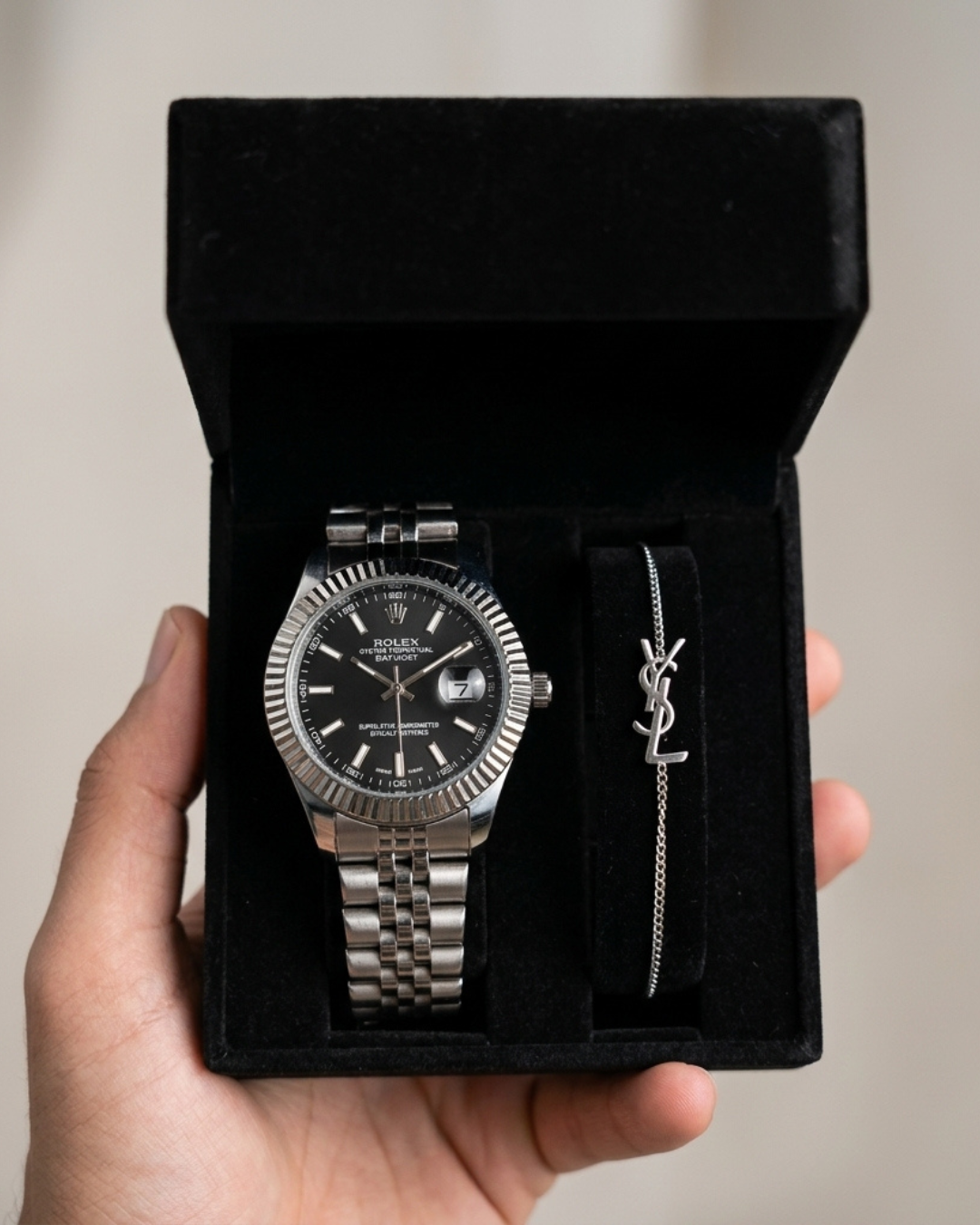 L’Essentiel Luxe: Silver Watch & Signature Bracelet